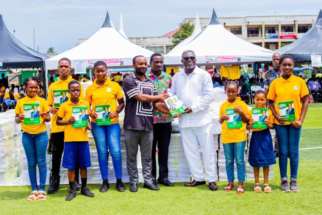 Pupils receiving exercise books at the second edition of the Free Exercise Books Distribution, 11 September 2026